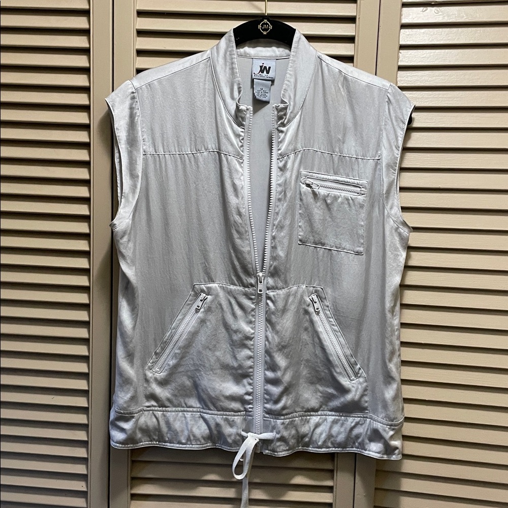 Women's White Sleeveless Top